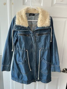 🌸✨ Spring Ready MinkPink Denim Jacket with Fur Collar ✨🌸
